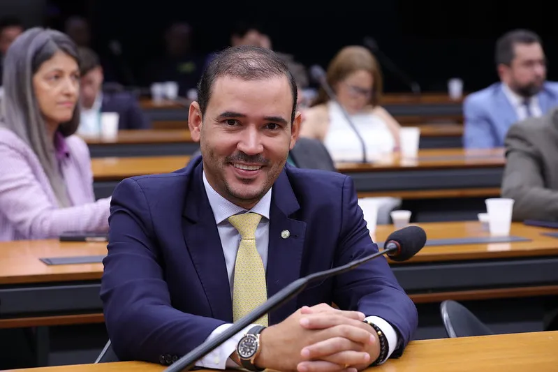 Divulgação de pesquisa falsa: Apoiador de Vicentinho Júnior, ex-prefeito Tom Belarmino é condenado a pagar R$ 53 mil