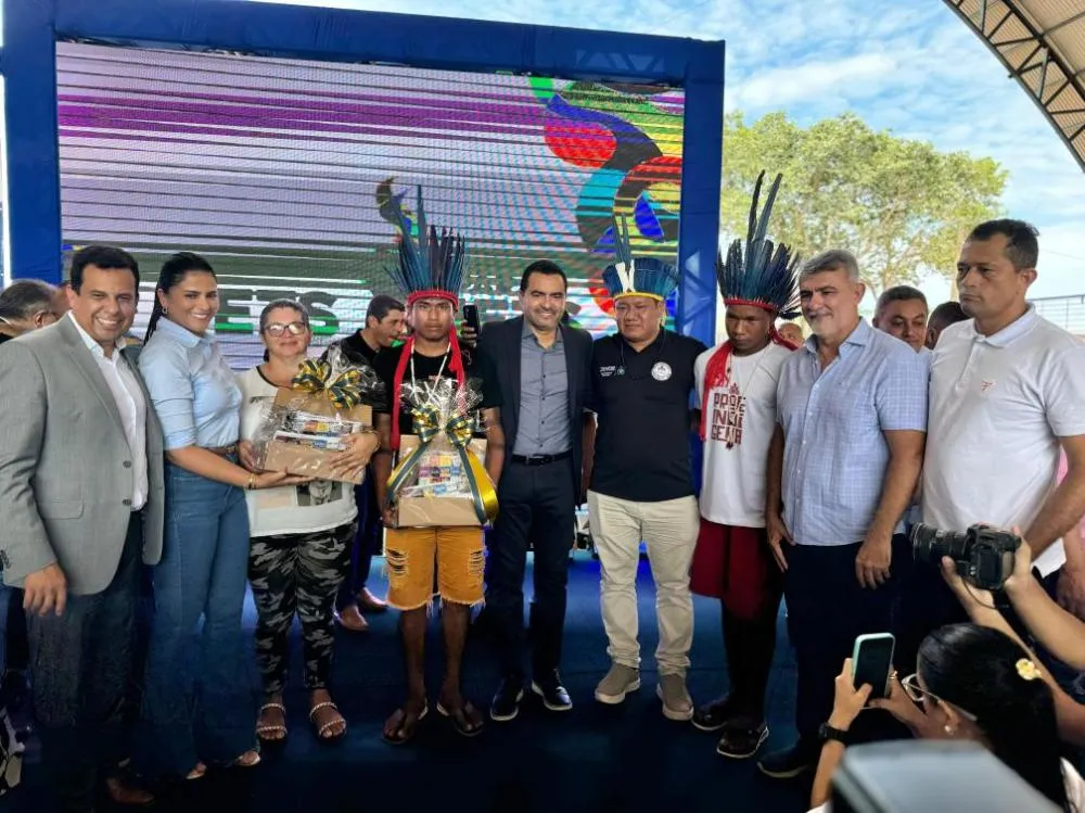 Amélio Cayres prestigia entrega de 140 mil kits escolares pelo Governo do Tocantins